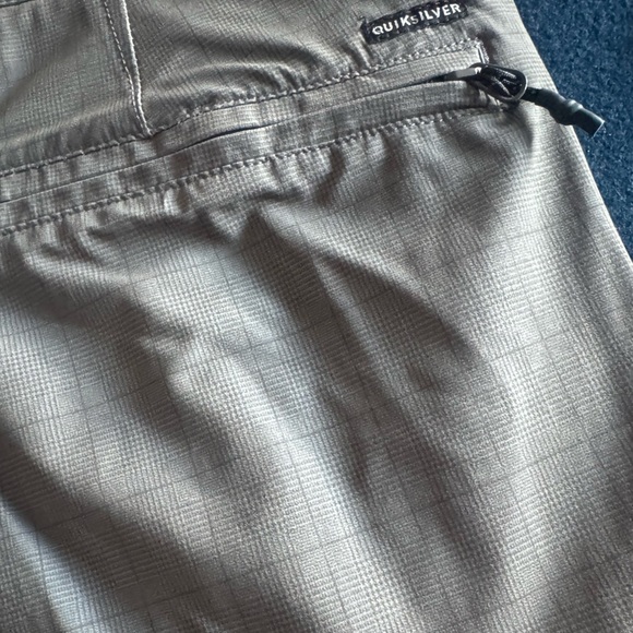Quiksilver Tan subtle plaid AMPHIBIAN shorts-versatile for IN & OUT of the water - Picture 3 of 12